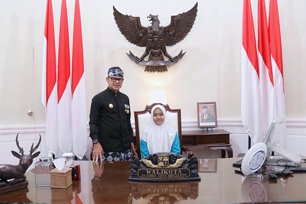 Siswa Foto Bareng Bapak Walikota Bogor.jpg